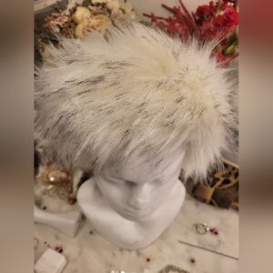 🎉HP🎉FAUX FOX FUR  HEADBAND HAT EAR MUFFS Russian hat. Stretch closure